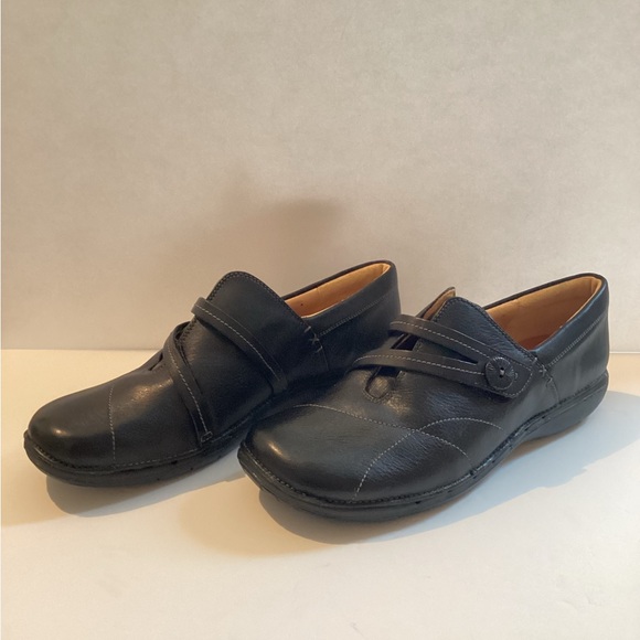 Women’s Clark’s Artisan Unstructured shoes - Picture 2 of 8